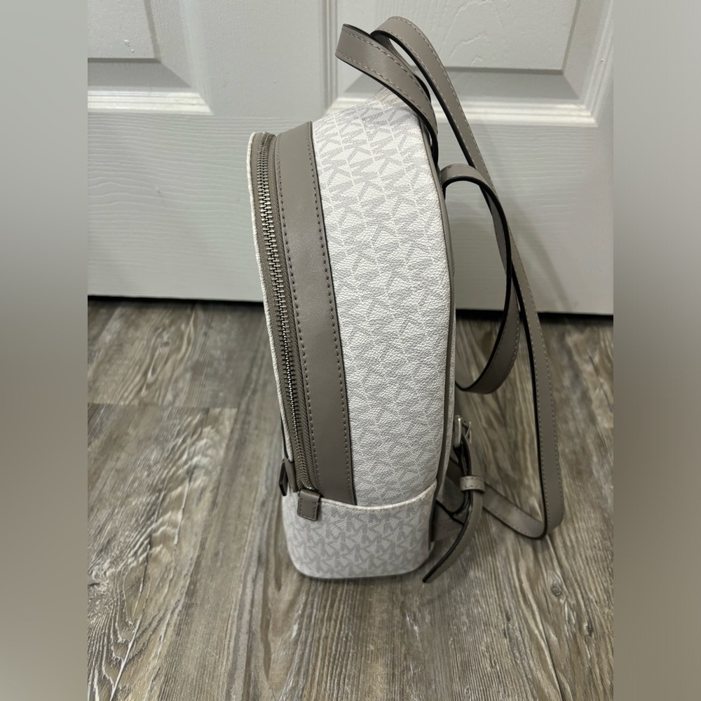 Michael Kors NWT! White and Gray Logo Backpack - Picture 2 of 7